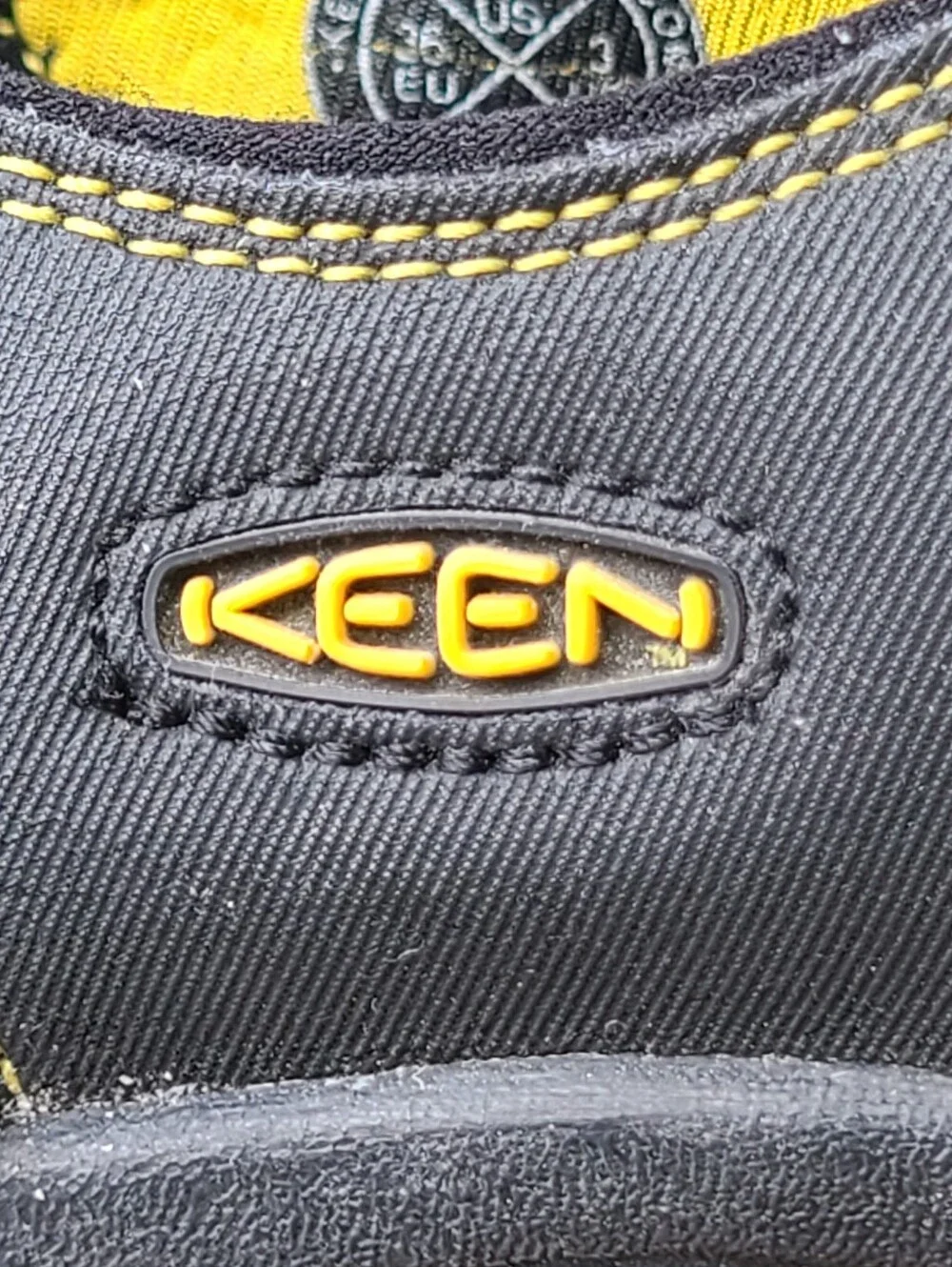 KEEN Newport H2 Water Sport Sandals Kids Size 4 Black Hiking Shoes Waterproof